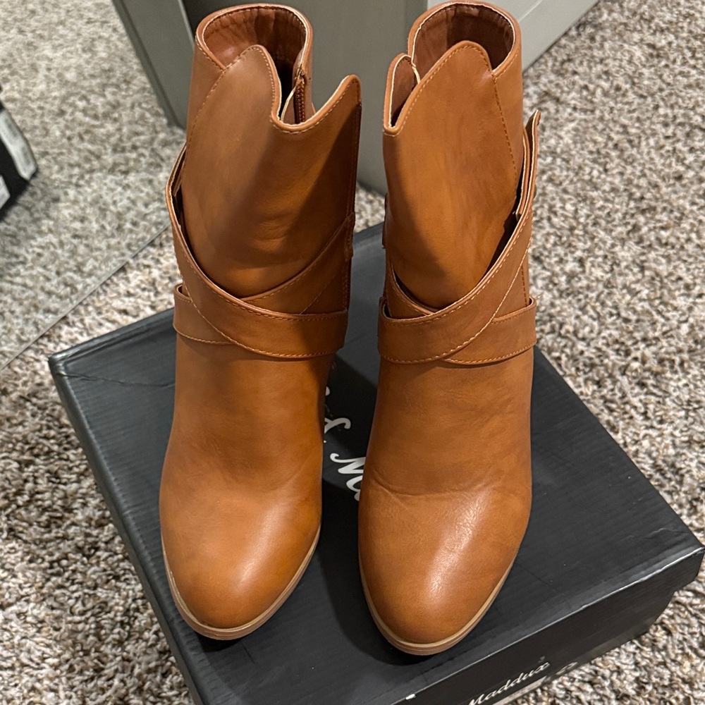 Charlotte Russe Brown Ankle Booties - Picture 2 of 7